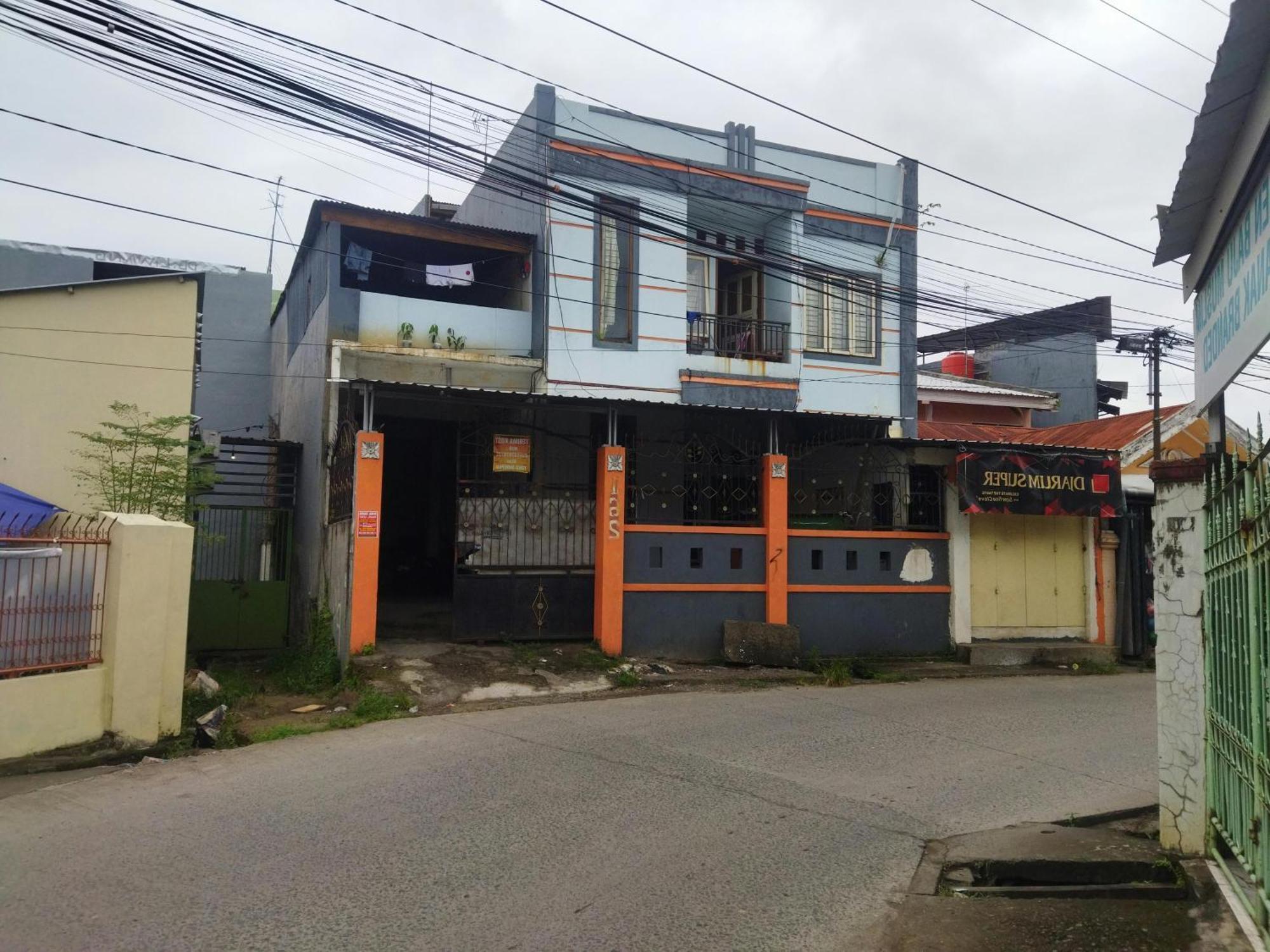 Oyo 92100 Kost Biru Hotel Makassar Exterior photo